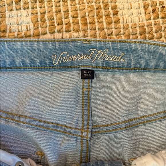 Universal Thread Cropped Jeans - Picture 2 of 3